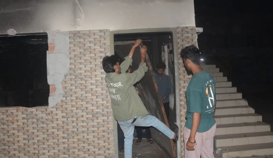 খুলনা আওয়ামী লীগ কার্যালয়ে ভাঙচুর-অগ্নিসংযোগ
